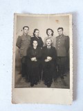 Fotografie veche de epoca, alb negru tip carte postala, FORTE, 14x9cm,familie 6 persoane 2 militari cu sotiile si cuplu de parinti, Inceput secol XX