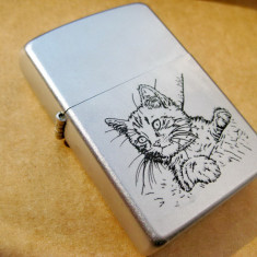 B498-I-Bricheta ZIPPO Bradford SA USA benzina metal alb.