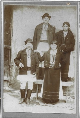 A3632N Țărani &amp;icirc;n port popular rom&amp;acirc;nesc, perioada interbelică foto