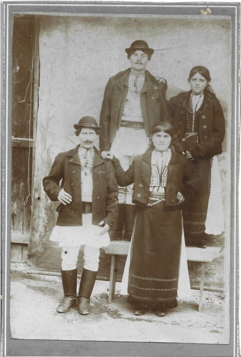 A3632N Țărani &icirc;n port popular rom&acirc;nesc, perioada interbelică