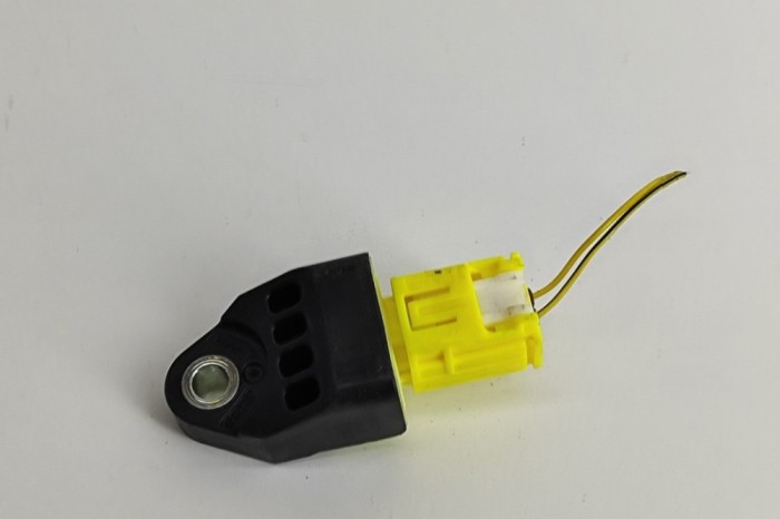 Senzor de impact dreapta spate TOYOTA RAV 4 IV _A4_ 2015 OEM: 89831-33050 28361022