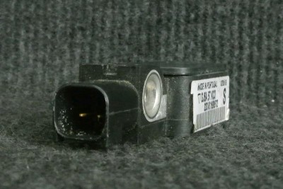 Senzor de impact st&amp;acirc;nga față MAZDA 6 Hatchback GG 2005 OEM: GJ6A57KC0 1553925 foto