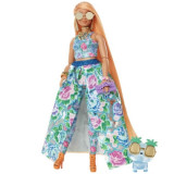 Barbie Extra Fancy - Papusa blonda cu rochie cu imprimeu floral si animal de companie pisica, Mattel