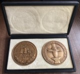 QW17 1 - Caseta medalii si Insigna - tematica industrie - Combinatul siderurgic Resita la 200 ani - 1771 - 1971
