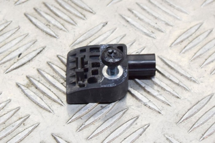 Senzor de impact st&acirc;nga față TESLA MODEL S 2014 OEM: 1005274-00-B | 11609560