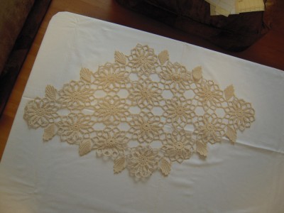 Macrame (mileu) de culoare bej (2) forma de romb, avand diagonalele de 95x55 cm foto
