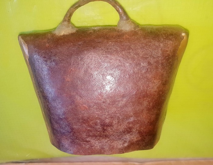 F171-Talanga mare vaci metal stare buna.Marimi: 14/14 cm.