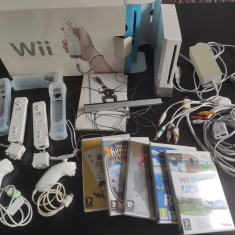 Nintendo Wii, 2 controllere cu MotionPlus, 5 jocuri, stare foarte buna