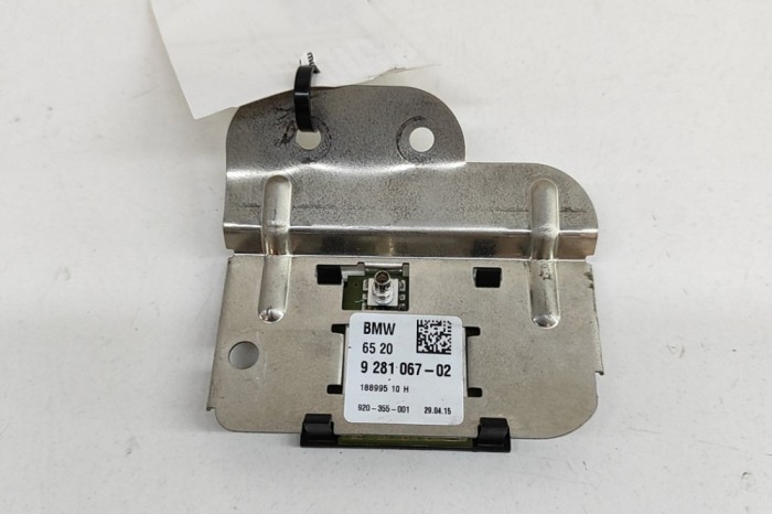 Antena BMW 4 Cabrio F33, F83 2015 OEM: 9281067 28105687
