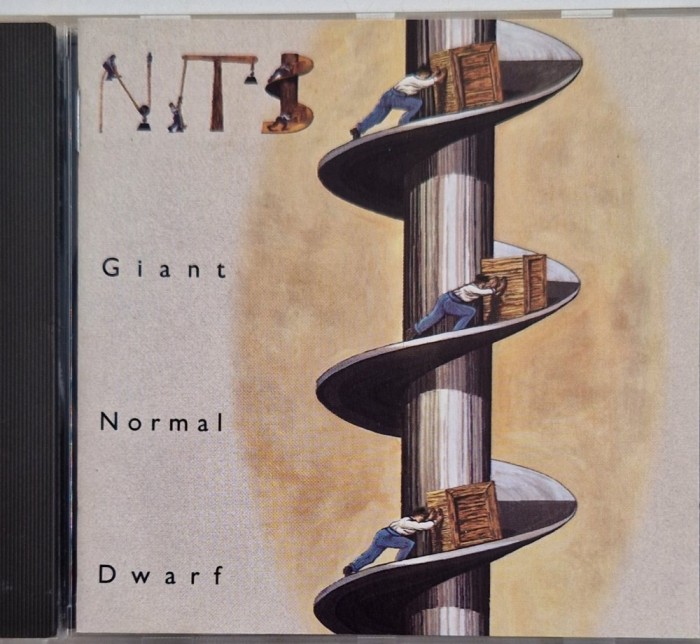 Nits &lrm;&ndash; Giant Normal Dwarf _ NM / NM cd art rock _ CBS, Olanda, 1990