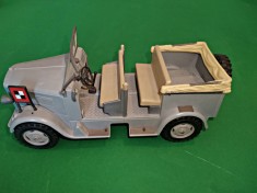 Mașinuță jucărie vintage Hasbro, din set &bdquo;Indiana Jones și căutătorii arcei pierdute&rdquo; , troop car 24/11 jeep ideal figurine de 9 cm articulate T4