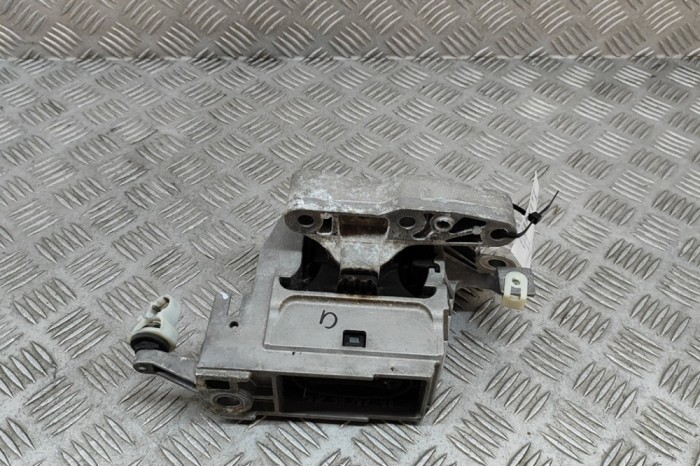 Suport motor dreapta BMW X2 F39 2020 OEM: 8743621 29038181