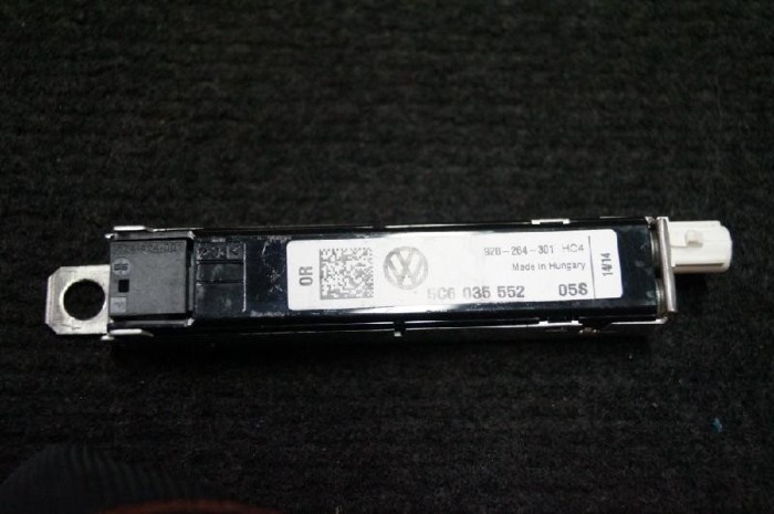 Amplificator de antena VW JETTA MK6 162, 163 2015 OEM: 5C6035552 1818658