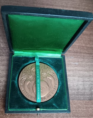 QW19 16 - Medalie - tematica agricultura - Salonul international agrigol Paris - Franta - 1987 foto