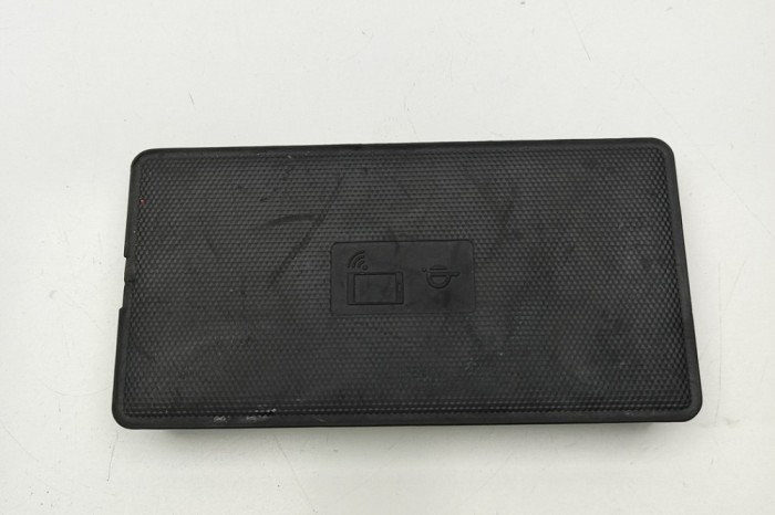 Stație de &icirc;ncărcare wireless PORSCHE CAYENNE 9Y0/9Y3 2023 OEM: 9Y0035504A 29179217