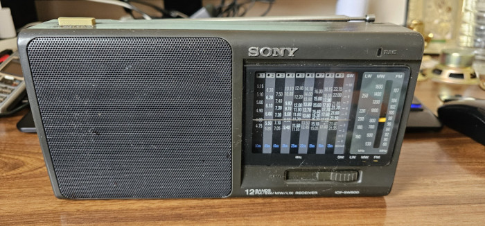 RADIO SONY ICF-SW600 MULTIBAND ,FUNCTIONEAZA .