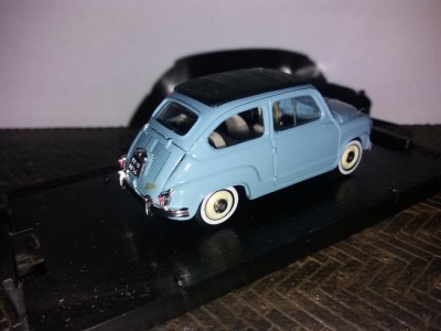 Macheta Fiat 600 transformabile chiusa - 1956 1:43 BRUMM foto