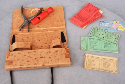 Joc vechi interbelic suedez set de ustensile pentru controlor feroviar foto
