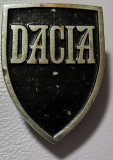 SV * Prima Sigla DACIA (metalică 60 x 45 mm) și Cheie (UAMP), ambele originale, Romania de la 1950