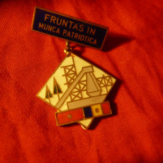 Insigna Fruntas in munca patriotica , h=3,5cm