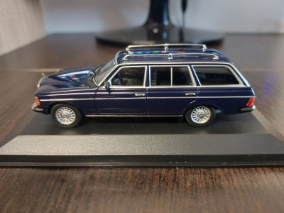 Macheta MERCEDES BENZ 230TE S123 1982 - Minichamps, scara 1/43, noua. foto