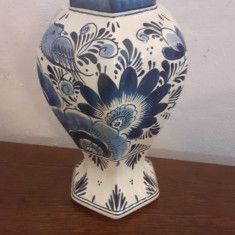 Vază ceramică Delft pictată manual