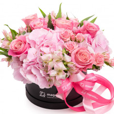 Aranjament floral cu trandafiri si hortensii Esenta feminitatii