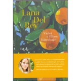 Violet a fűben h&aacute;trahajol - Lana Del Rey
