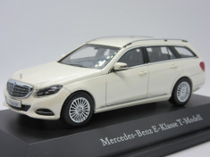 Macheta Mercedes E Klasse Kyosho 1:43 foto