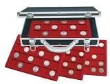 Valiza pentru monede de colectie, 6 tavi in caifea rosie, 229 monede de pana la 45mm in diametru