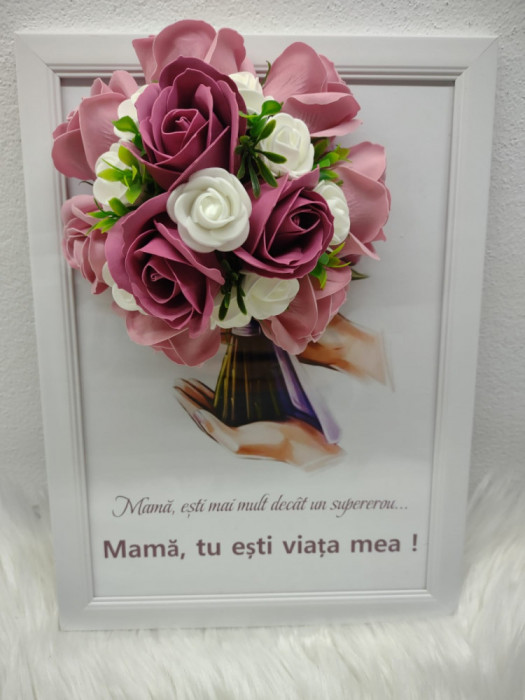 Rama A4 cu decorațiune de flori de săpun și text &quot;Mamă, tu ești viața mea&quot;