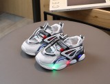 Adidasi albi cu detalii negre si luminite pentru baietei (Marime Disponibila: