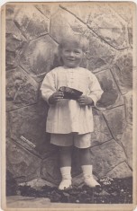Regele Mihai copil in alb Studio Julietta 1923 foto