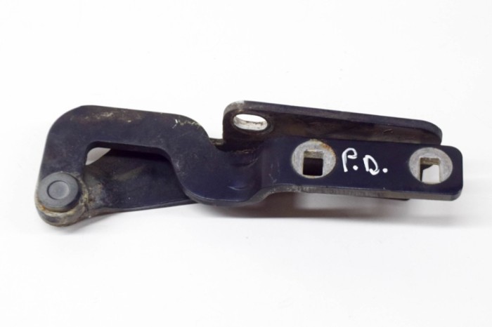 Balama capota dreapta față AUDI A8 D2 4D2, 4D8 2000 OEM: 4D0823302C 13677217