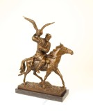 Soimarul tarului-statueta din bronz cu un soclu din marmura BR-25