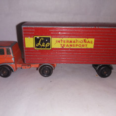 bnk jc Matchbox M2 Articulated Tyre Truck