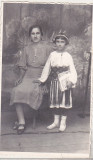 Bnk foto Portret de fata in costum popular cu mama - 1937, Alb-Negru, Romania 1900 - 1950, Portrete