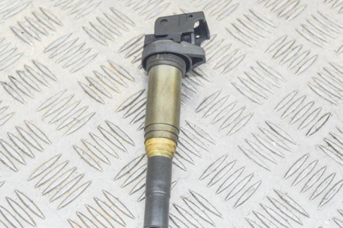 Bobina de inducție de &icirc;naltă tensiune BMW 3 F30, F80 2012 OEM: 7594596,28114820 12560093