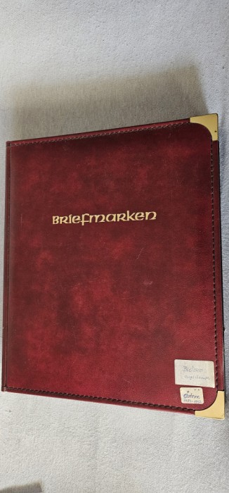 CLASOR CU TIMBRE NESTAMPILATE , ARE 20 DE FILE/40 PAGINI .MARIME CLASOR 25,5 X 30,5 CM .