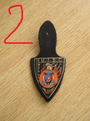 QW8 20 - Insigna - tematica militara - pompieri - UISC - BSPP - suport piele foto