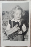 Copil cu acordeon de jucarie// foto tip CP