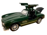 Macheta metal Mercedes clasica verde 1:43 cu sunete si lumini