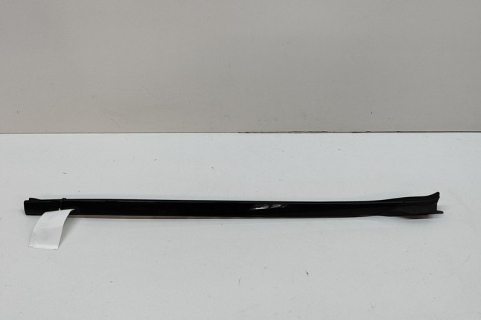 Ornament vertical parbriz dreapta BMW X5 G05 2018 OEM: 7463528 | 25410929
