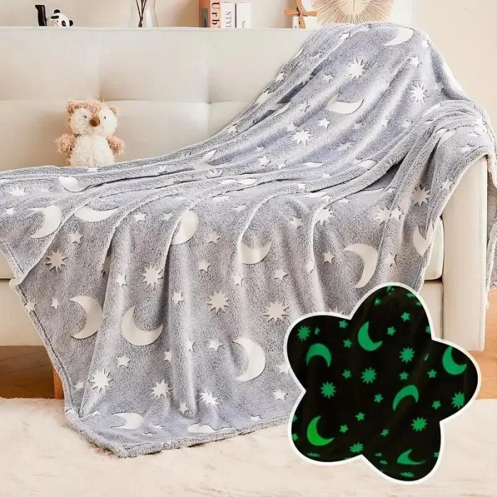 Patura luna fosforescenta gri, flanel moale 130x150 cm, patura pufoasa luminoasa cu stele, decor modern pentru dormitor, patura calduroasa