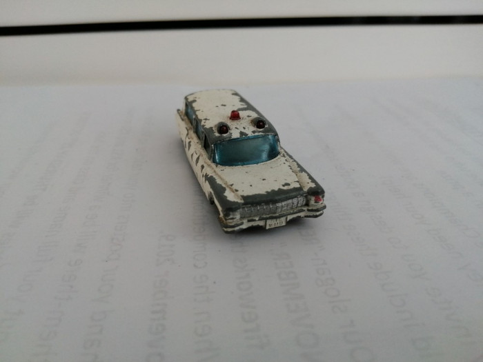 bnk jc Matchbox 54b Cadillac Ambulance