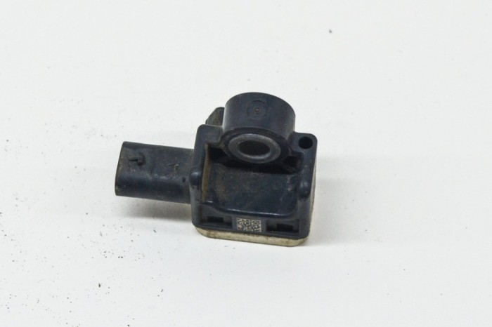 Senzor de impact lateral st&acirc;nga MERCEDES-BENZ A W176 2017 OEM: A1668210151 13464680
