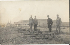 B1867 Soldati austro-ungari in transee instructie primul razboi mondial foto