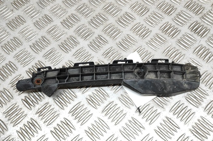 TOYOTA AURIS _E18_ 2013 OEM: 52575-02090 SKU: 28361266
