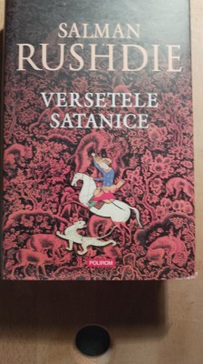 Salman Rushdie versetele satanice foto