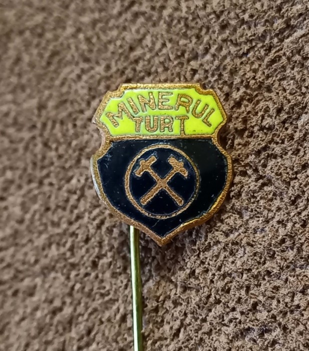 Insigna fotbal - &quot;MINERUL&quot; TURT (varianta 3)